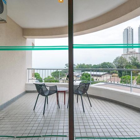 Romantic Couple Suite + Beach-Front Balcony Tanjung Bungah  Exterior foto