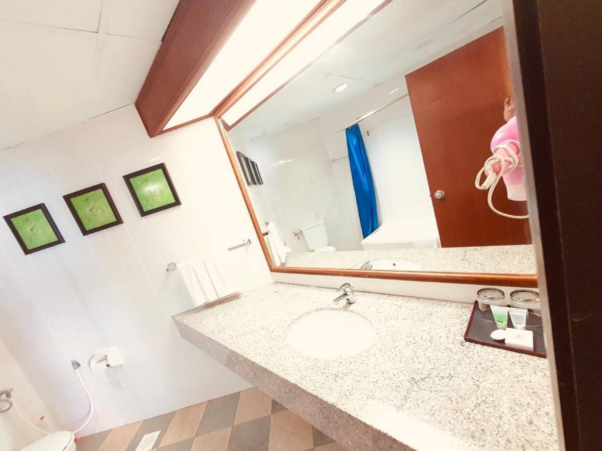 Romantic Couple Suite + Beach-Front Balcony Tanjung Bungah  Exterior foto